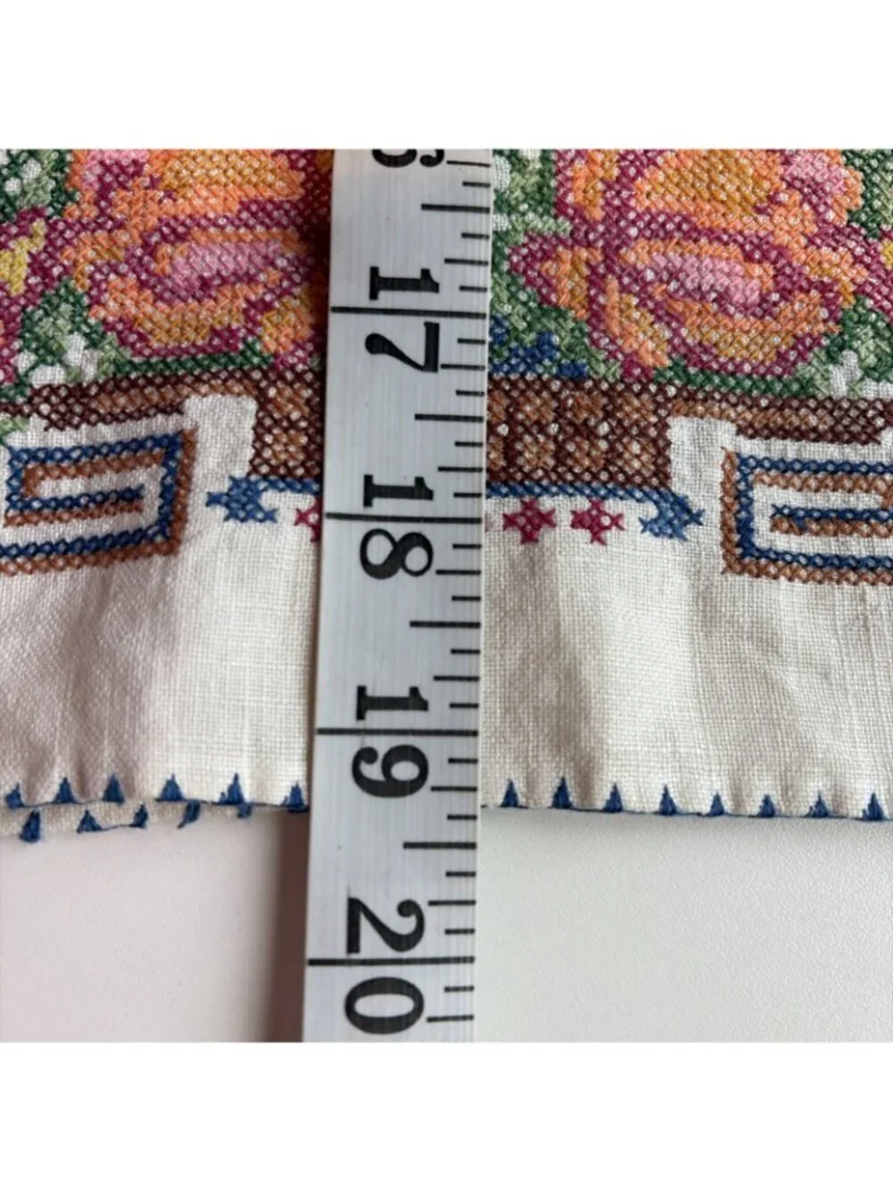 Vintage Set of 2 Linen Cross-Stitched Guest Towels Colorful Floral 15X19 Cottage